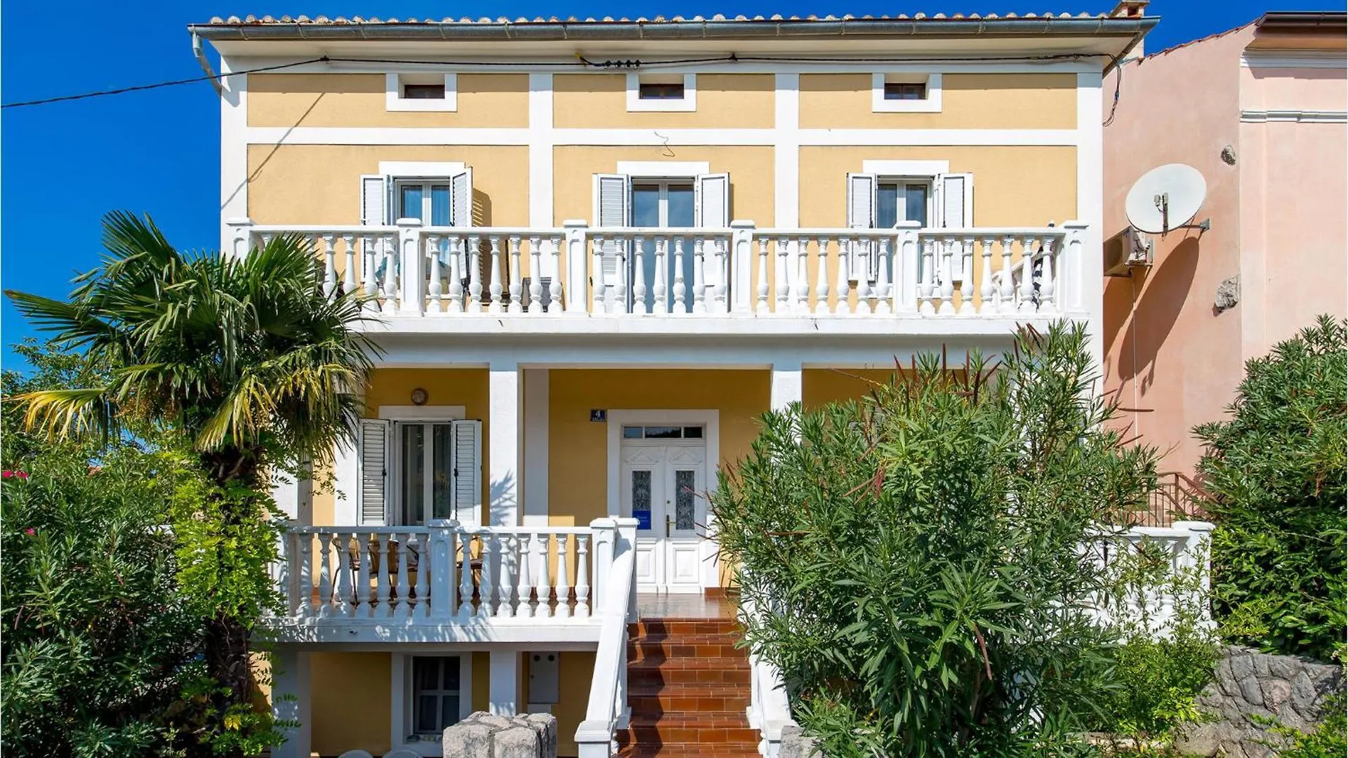 Beautiful Apartment In Omisalj With Kitchen 0*,